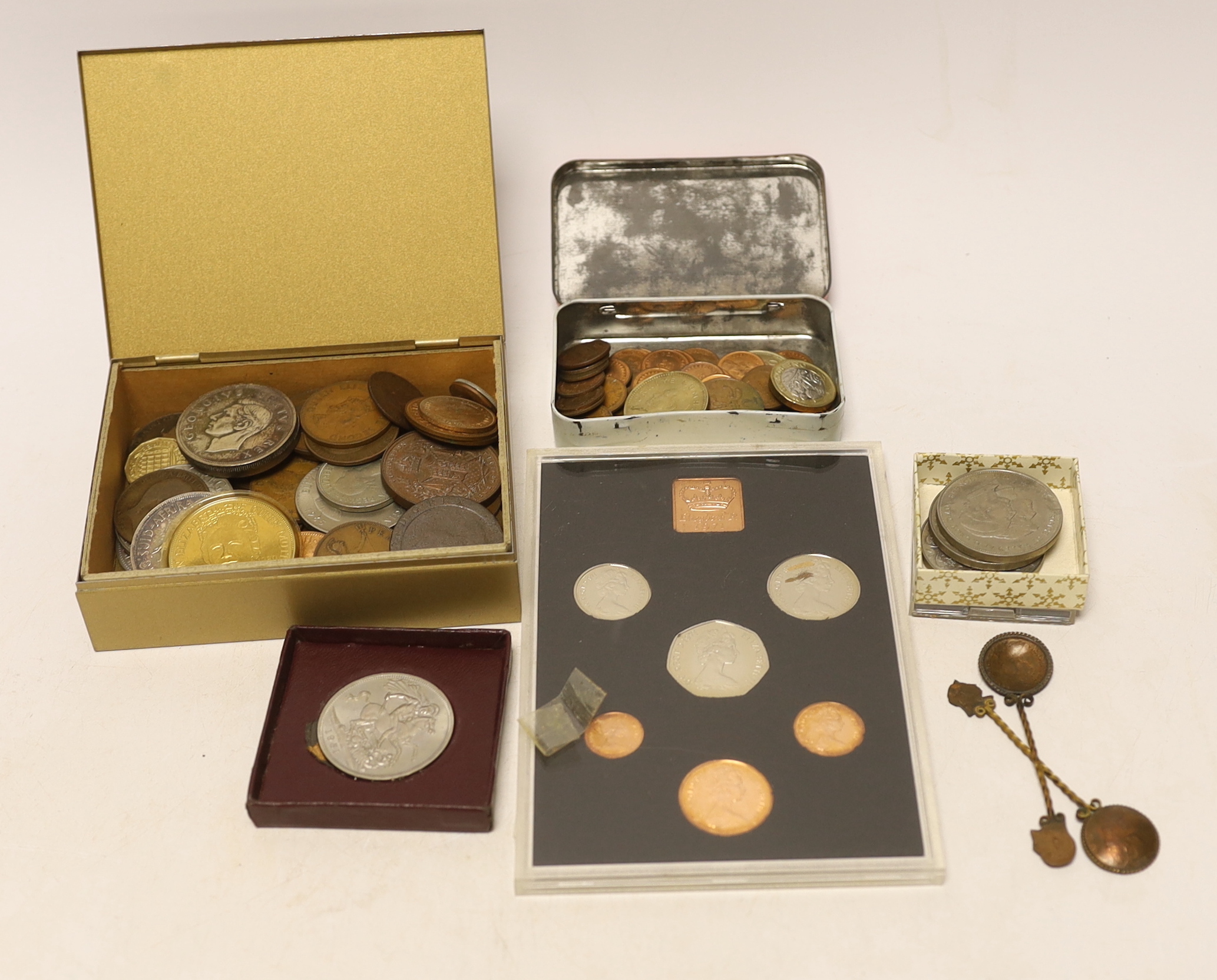 British and World coinage, to include a William IV fourpence 1836 South Africa five shillings 1948, five shillings 1952, and Edward and Alexandra commemorative medal 1902 etc